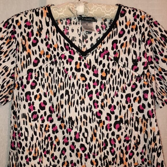 Runway M Cotton White Black Pink Peach Swiss Dot V Neck Scrub Top - Picture 3 of 15